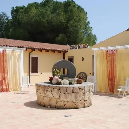 Punta Milocca Sleeps 2 Wifi T764342 Apartment