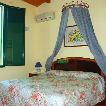 Apartment Punta Milocca Sleeps 2 Wifi T764342 Terrauzza